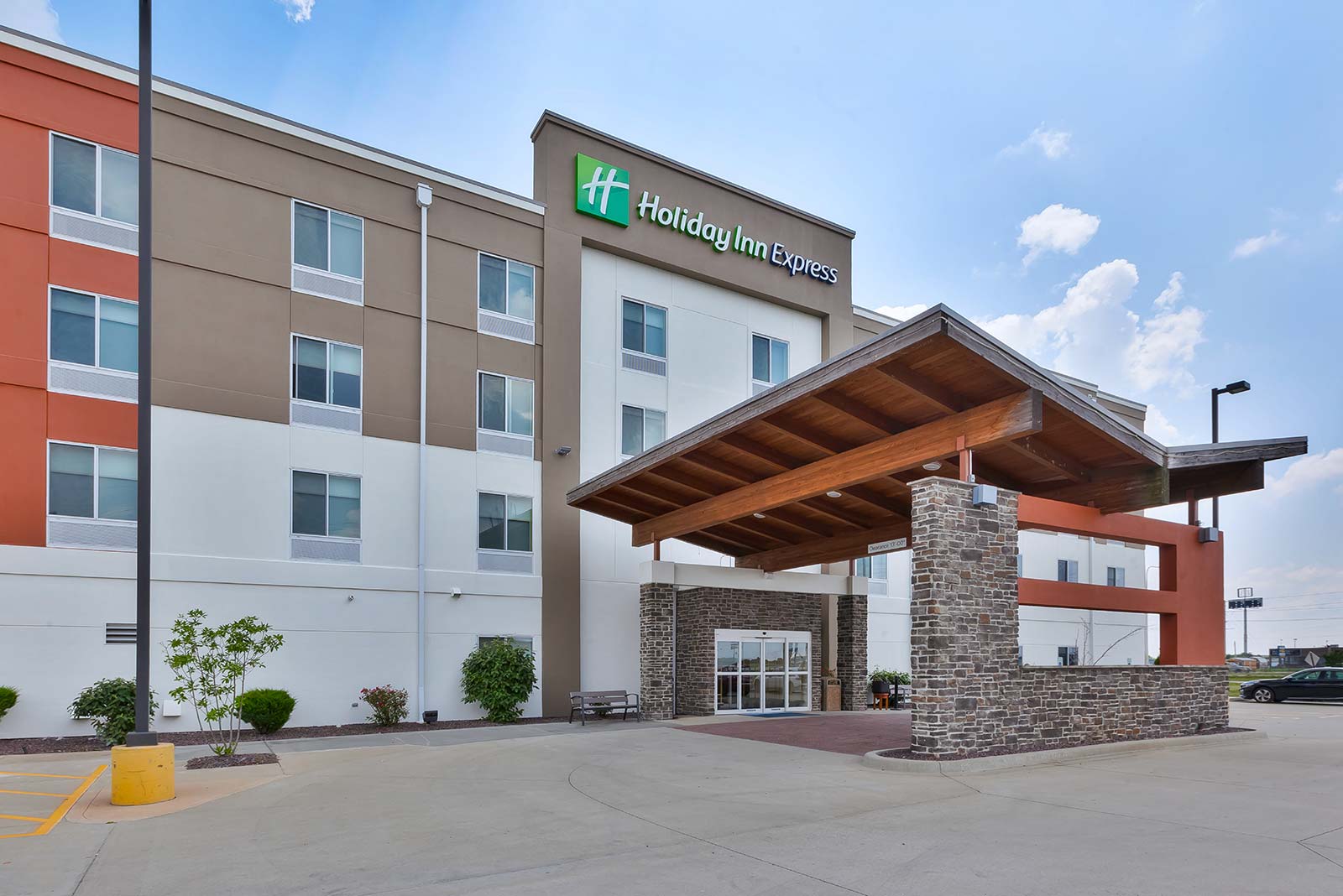 Holiday Inn Express Exterior